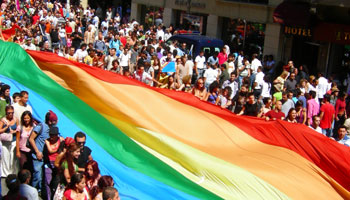 Onur Yürüyüşü’ndeydik! Kaos GL - LGBTİ+ Haber Portalı
