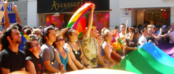 Eşcinseller şiddete karşı hak arıyor Kaos GL - LGBTİ+ Haber Portalı
