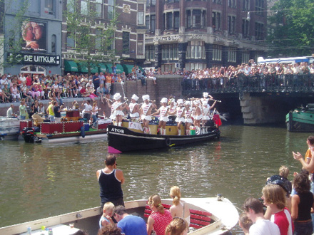 Amsterdam'da bir ilk: 14-17 yaş LGBT'ler de Canal Parade'e katılacak Kaos GL - LGBTİ+ Haber Portalı