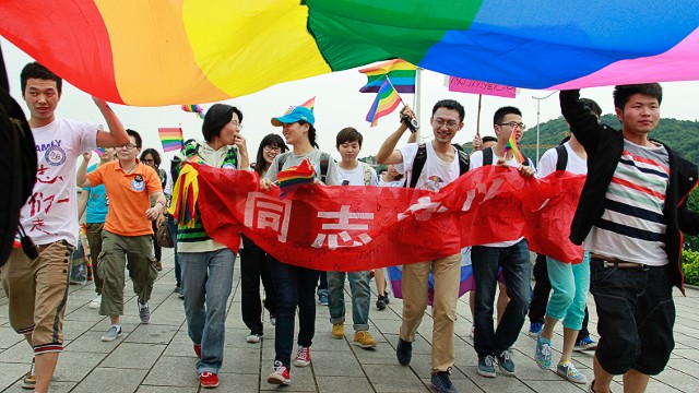 Çin&rsquo;de evlilik eşitsizliği yargıya taşındı Kaos GL - LGBTİ+ Haber Portalı