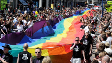 İngiltere'de Her 100 Kişiden Biri Eşcinsel Kaos GL - LGBTİ+ Haber Portalı