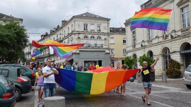 Fransa&rsquo;da küçük bir kasabada ilk Onur Yürüyüşü: Neden olmasın? Kaos GL - LGBTİ+ Haber Portalı