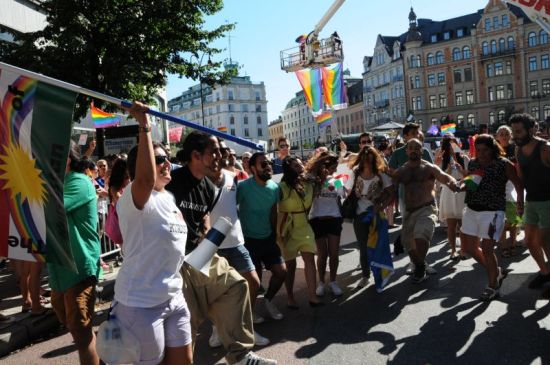 Stockholm Onur Yürüyüşü&rsquo;nde &lsquo;Gey Polisler&rsquo; Protesto Edildi Kaos GL - LGBTİ+ Haber Portalı