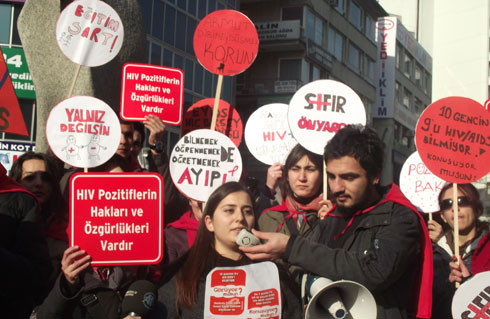 "Hangimiz HIV+ Bilemeyiz" Kaos GL - LGBTİ+ Haber Portalı