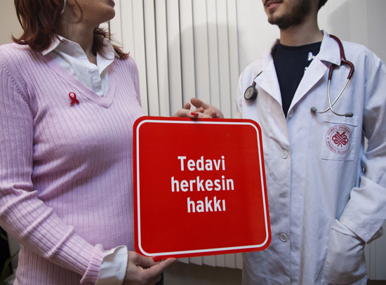 HIV Pozitifler Sesleniyor: &lsquo;İlacıma Dokunma&rsquo; Kaos GL - LGBTİ+ Haber Portalı