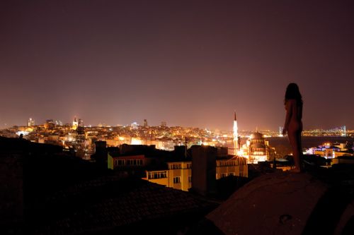 Sanatçı Miru Kim&rsquo;den Çıplak İstanbul Fotoğrafları Kaos GL - LGBTİ+ Haber Portalı
