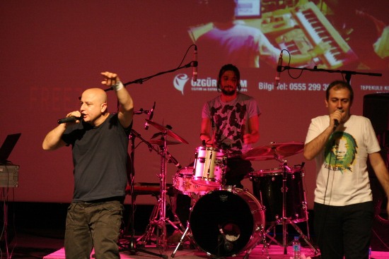 Kaos GL Dergisi 19. Yaş Gününü Bajar&rsquo;la Kutlayacak! Kaos GL - LGBTİ+ Haber Portalı
