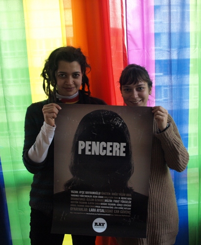 RAY Performans Kolektifi, İlk Oyunu &lsquo;Pencere&rsquo; ile Sahnede Kaos GL - LGBTİ+ Haber Portalı