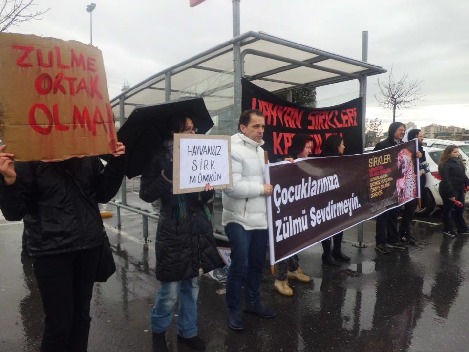 Sirk Protestosuna Güvenlik Müdahalesi Kaos GL - LGBTİ+ Haber Portalı