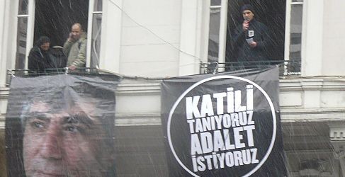 Agos Önünde Binler Dink'i Unutmadı | Kaos GL - LGBTİ+ Haber Portalı Haber