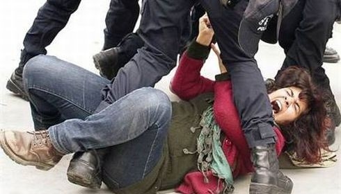 Kadınlar Polisten, Medyadan, Siyasetçilerden Özür Bekliyor Kaos GL - LGBTİ+ Haber Portalı
