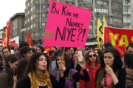 Anayasa Mahkemesi&rsquo;nden Siyah Pembe Üçgen&rsquo;e Red Kaos GL - LGBTİ+ Haber Portalı