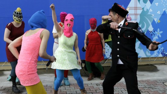 Soçi&rsquo;de Pussy Riot&rsquo;a Polis Kırbacı! Kaos GL - LGBTİ+ Haber Portalı
