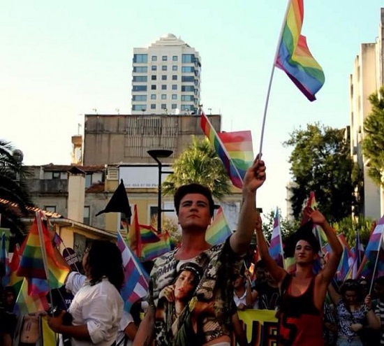 İzmir&rsquo;de eşcinsel genç yaşamına son verdi Kaos GL - LGBTİ+ Haber Portalı