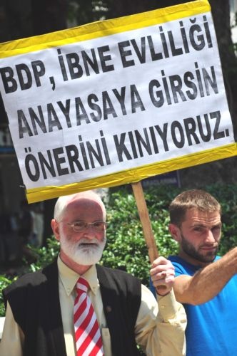 Kocaeli&rsquo;de bir tuhaf insan hakları derneği&rsquo; Kaos GL - LGBTİ+ Haber Portalı