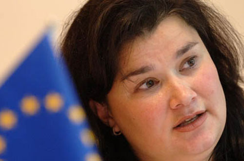 Emine Bozkurt: &lsquo;AB&rsquo;ye Damsız Girilmez!&rsquo; Kaos GL - LGBTİ+ Haber Portalı