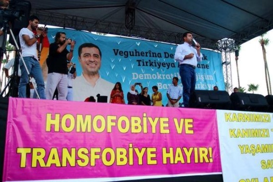 Demirtaş: &lsquo;Bize oy verenlerin cinsel kimliğiyle alay edecek kadar alçalmışlar!&rsquo; Kaos GL - LGBTİ+ Haber Portalı