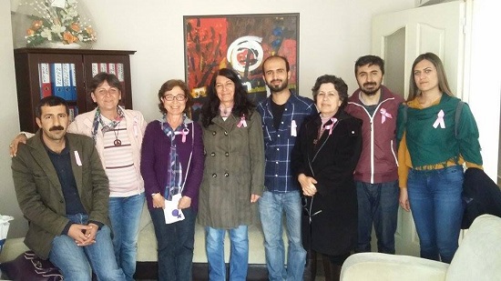 HDP Antalya&rsquo;dan şiddete karşı pembe kurdele Kaos GL - LGBTİ+ Haber Portalı