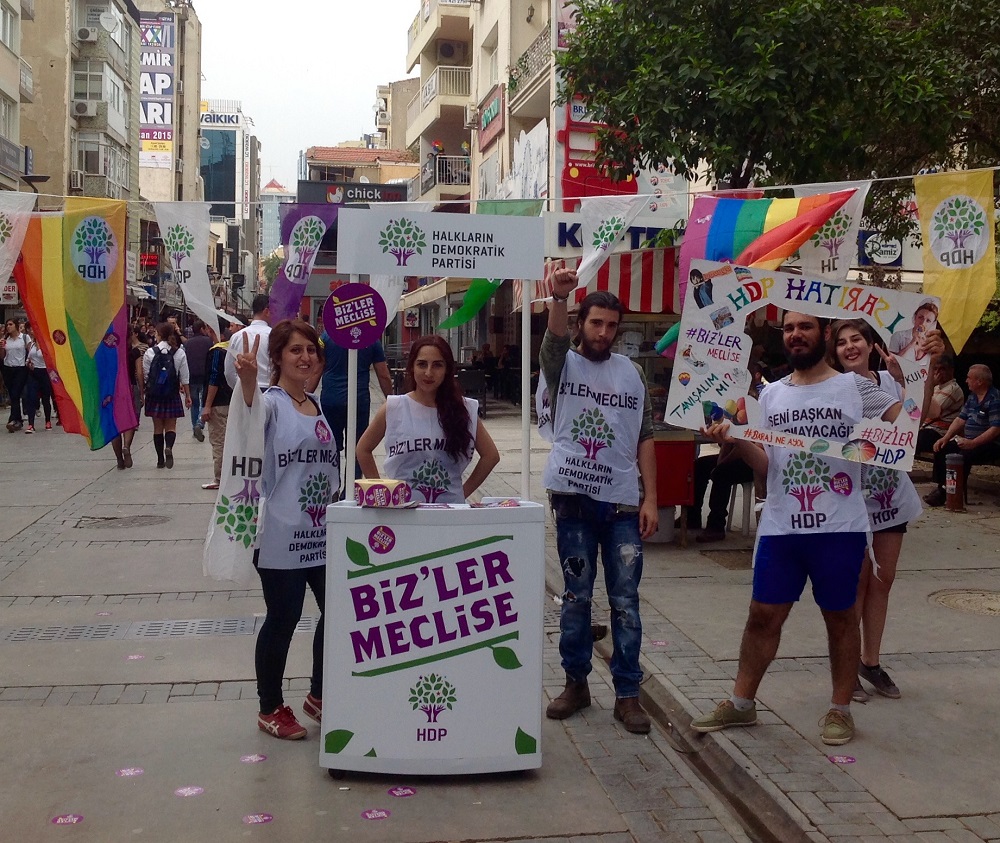 HDK İzmir LGBTİ, transfobik saldırılara tepki gösterdi Kaos GL - LGBTİ+ Haber Portalı