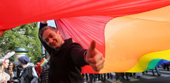 Polonya&rsquo;da Eşcinsel Vekile Saldırı! Kaos GL - LGBTİ+ Haber Portalı