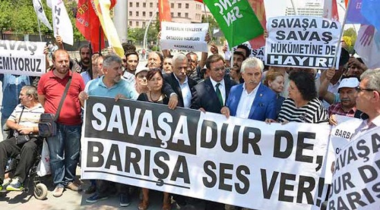 "Hiç kimse bizden savaşla ve şiddetle yaşamaya alışmamızı beklemesin!" Kaos GL - LGBTİ+ Haber Portalı