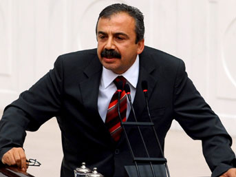Sırrı Süreyya Önder Diyarbakır&rsquo;daki Eşcinsel Nefret Cinayetinin Takipçisi Olacak | Kaos GL - LGBTİ+ Haber Portalı Haber