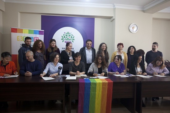 HDP İstanbul adayları LGBTİ sözleşmesini imzaladı Kaos GL - LGBTİ+ Haber Portalı