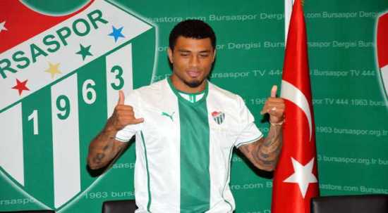 Bursasporlu Futbolcuya Homofobi Davası | Kaos GL - LGBTİ+ Haber Portalı Haber