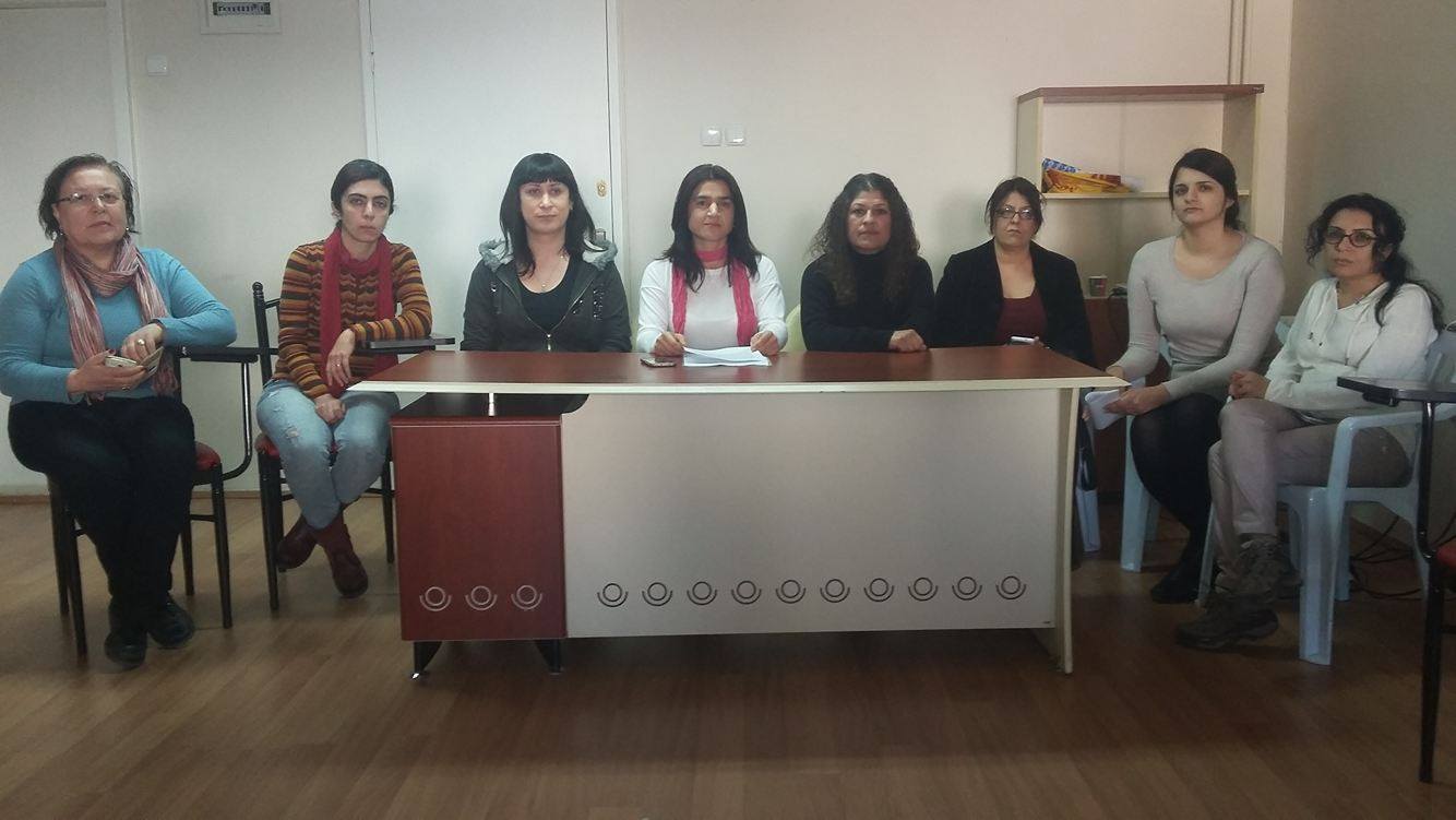 Trans mahpus Esra&rsquo;ya İzmir&rsquo;den destek Kaos GL - LGBTİ+ Haber Portalı