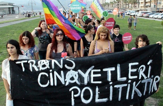 İzmirli Transfobi Karşıtları Nefret Cinayetlerine Karşı Yürüdü Kaos GL - LGBTİ+ Haber Portalı
