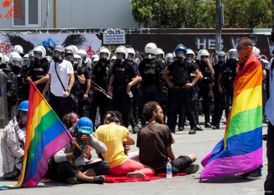 Yerlerini yadırgayan sonsuz iliklerin adına Kaos GL - LGBTİ+ Haber Portalı
