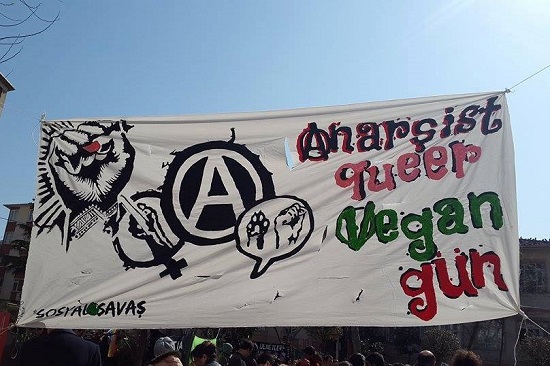 Anarşist, queer ve veganlar Kadıköy&rsquo;de buluştu Kaos GL - LGBTİ+ Haber Portalı