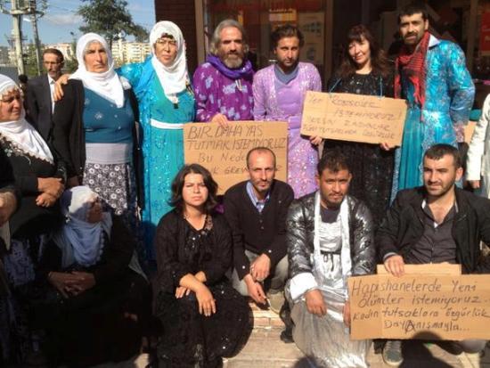 Aktivistler Roboskili Kadınların Düğün Elbiselerini Giydi Kaos GL - LGBTİ+ Haber Portalı