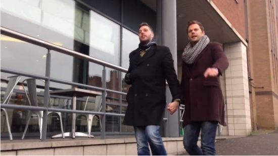 Heteroseksüel erkeklerden el ele homofobi deneyi Kaos GL - LGBTİ+ Haber Portalı