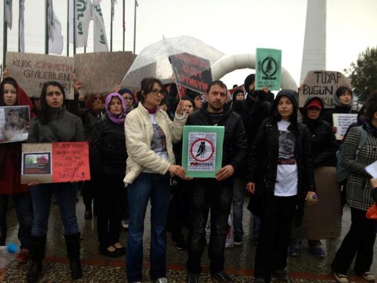 Deri ve Kürk Fuarı Protesto Edildi Kaos GL - LGBTİ+ Haber Portalı
