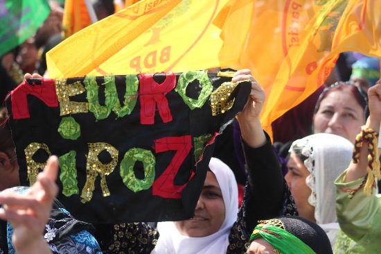Irkçı Kışkırtmaya Rağmen Newroz İzmir&rsquo;de Coşkuyla Kutlandı Kaos GL - LGBTİ+ Haber Portalı