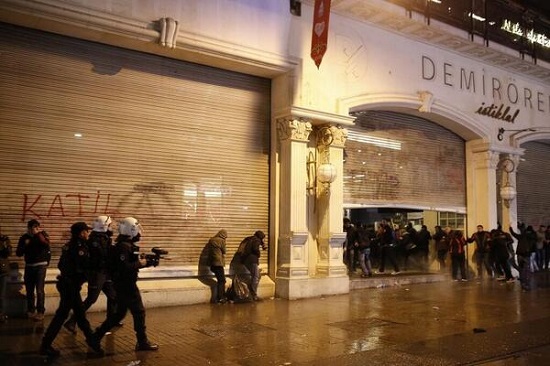 Homophobic Police Attack During Internet Censorship Protests in Istanbul Kaos GL - News Portal for LGBTI+