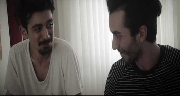 Ya bizi kapının ardında sevişirken yakalarlarsa? | Kaos GL - LGBTİ+ Haber Portalı
