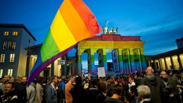 Almanya&rsquo;nın eşit evlilik hakkı&rsquo;nı tanıması ne anlama geliyor? | Kaos GL - LGBTİ+ Haber Portalı Haber