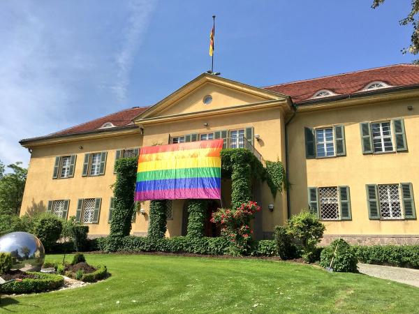 Elçiliklerde 17 Mayıs rüzgarı Kaos GL - LGBTİ+ Haber Portalı