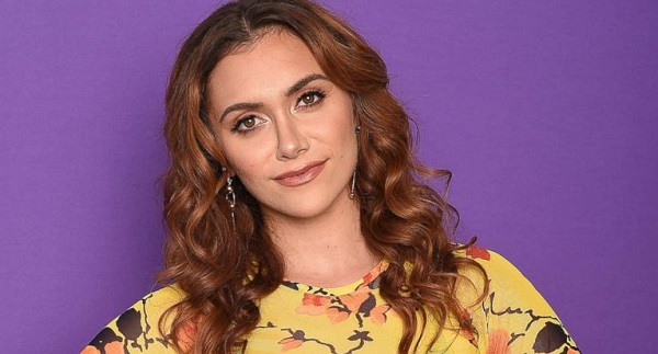 Alyson Stoner: Bir kadına aşık olmak nasıldı? Kaos GL - LGBTİ+ Haber Portalı