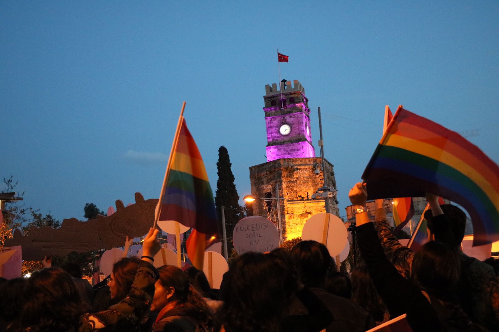 Antalya’da 8 Mart sürprizi: BİZ, artık dernek! Kaos GL - LGBTİ+ Haber Portalı