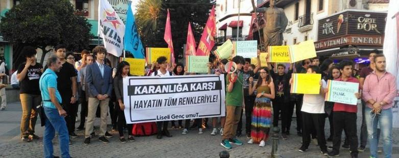 Liseliler ayrımcılığa uğrayan eşcinsel öğrenci için sokağa çıktı Kaos GL - LGBTİ+ Haber Portalı