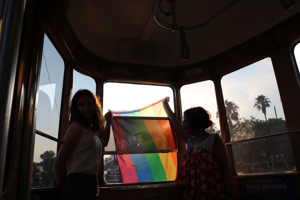Antalya’da Onur tramvayı ve bisikleti! Kaos GL - LGBTİ+ Haber Portalı
