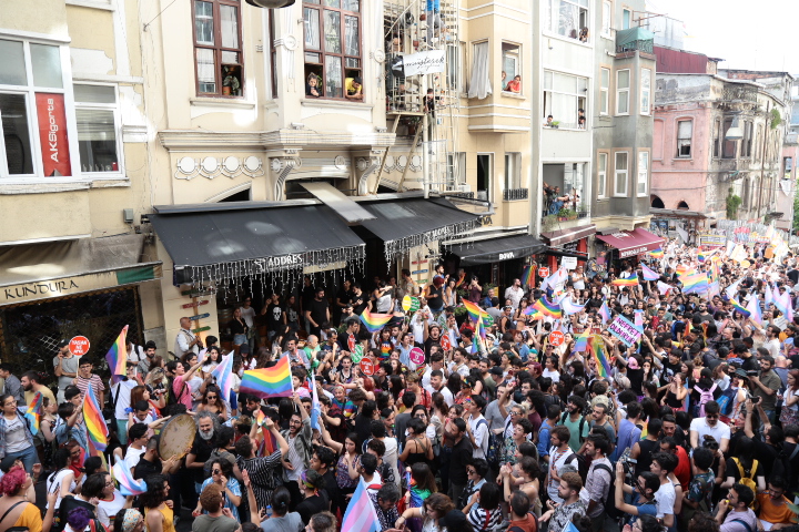 Pride March on each and every street in Taksim: “We are here, get used to it - we are not going away!” Kaos GL - News Portal for LGBTI+
