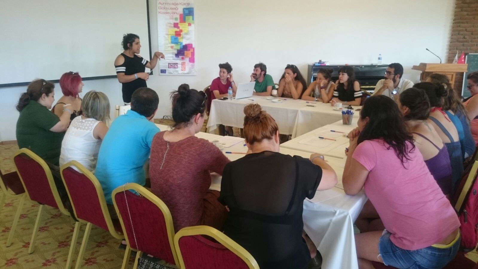 LGBTİ+&rsquo;ların hukukla imtihanı: Adalete erişimin önündeki engeller neler? Kaos GL - LGBTİ+ Haber Portalı