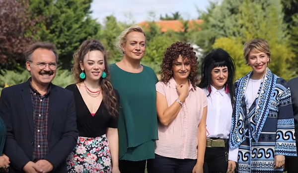 Yeni film geliyor biblolar: Aile Arasında Kaos GL - LGBTİ+ Haber Portalı