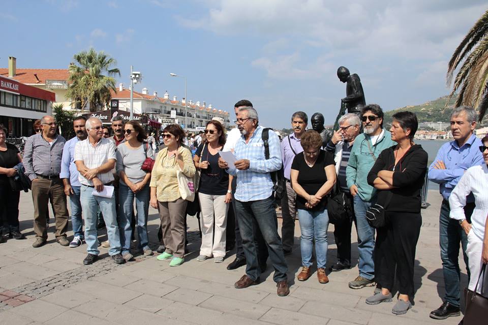 Foça Sokakta: “Cinsiyeti ve cinsel yönelimi ne olursa olsun” Kaos GL - LGBTİ+ Haber Portalı