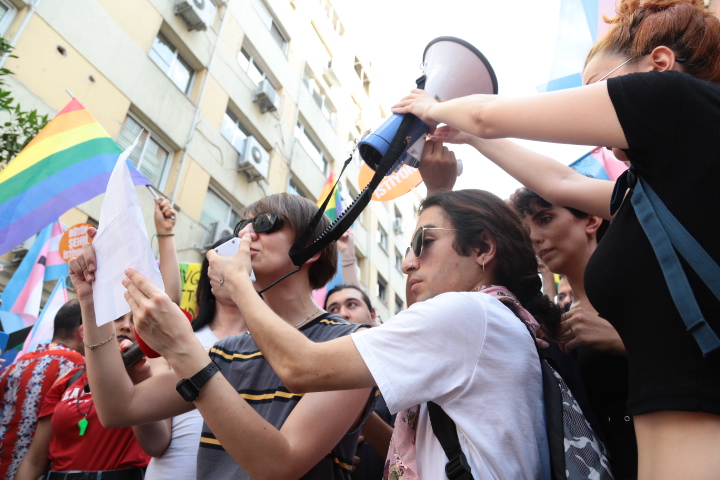 “Yaşam hakkımızı savunuyoruz, elinizi hayatlarımızdan çekin!” Kaos GL - LGBTİ+ Haber Portalı