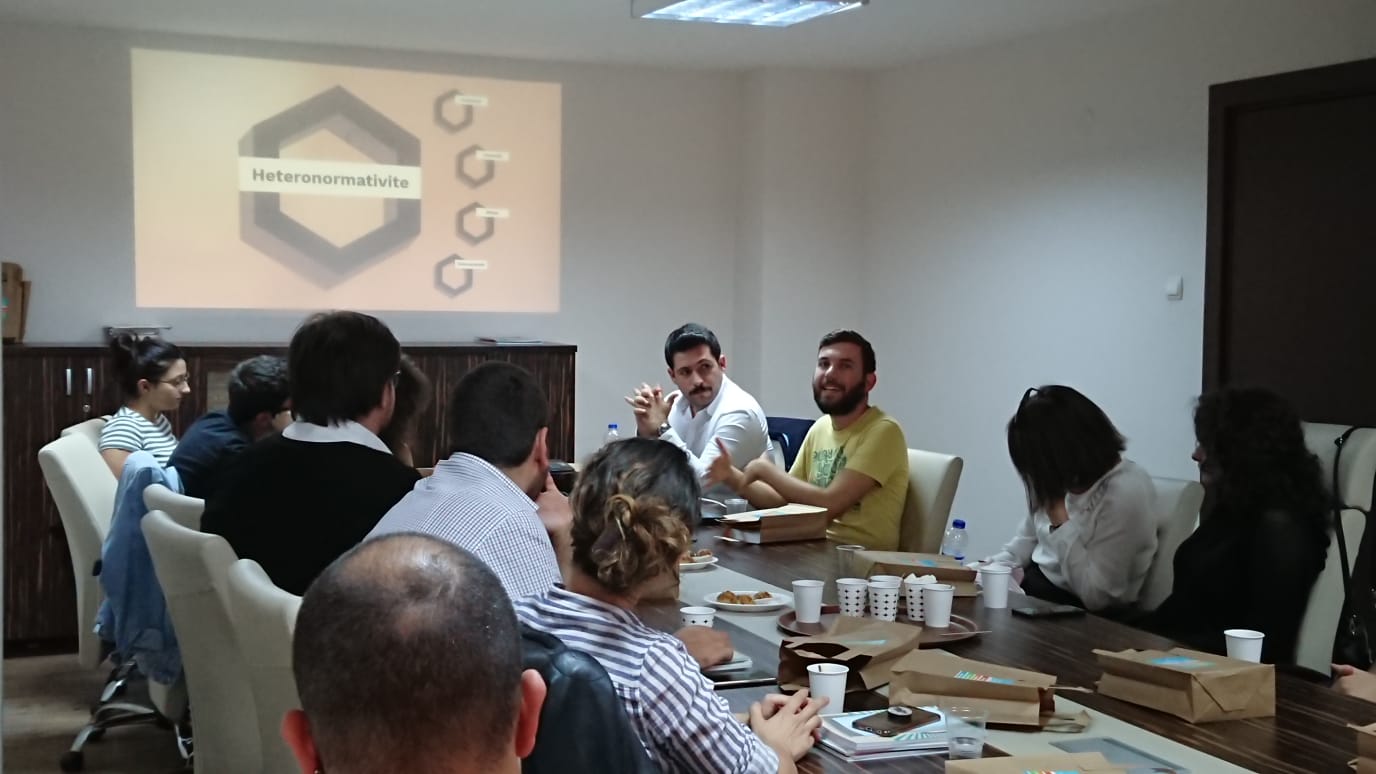 LGBTİ+ temel kavramlar İzmir Barosu’nda konuşuldu Kaos GL - LGBTİ+ Haber Portalı